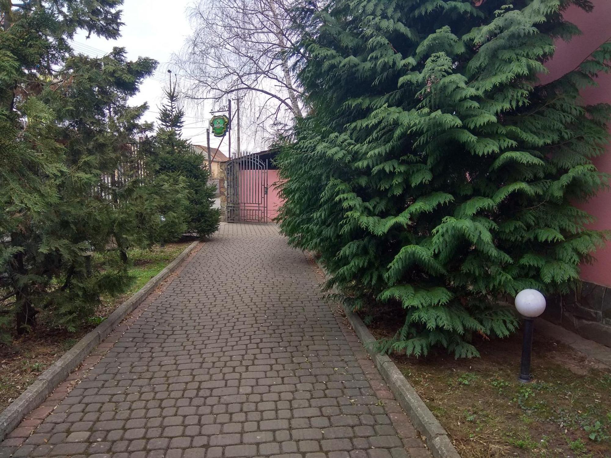 Hostel Vokzal Mukatjeve Exteriör bild